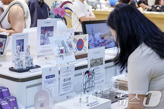지난 3일 오전 서울 용산구 국립중앙박물관 공식 굿즈 매장 '뮷즈샵'이 관람객들로 붐비고 있다. 2025.8.3/뉴스1 ⓒ News1 민경석 기자