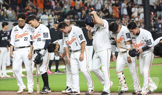 고개 숙인 한화 이글스 선수단. 2025.6.5/뉴스1 ⓒ News1 김기남 기자