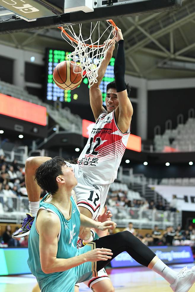 2023~2024시즌 안양 정관장에서 활약하던 시절 아반도. 사진제공=KBL