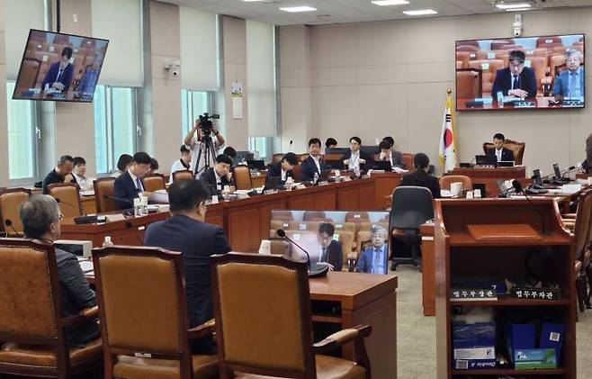 지난달 25일 국회 법사위원회 회의실에서 개최된 검찰개혁 법안 관련 공청회. 최석진 로앤비즈 스페셜리스트