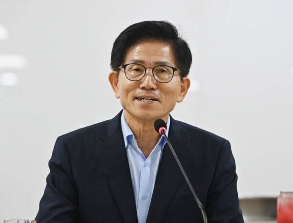 김문수 국민의힘 당대표 후보가 6일 경기 수원시 경기도의회에서 열린 당대표 후보 초청 간담회에서 발언하고 있다./뉴시스