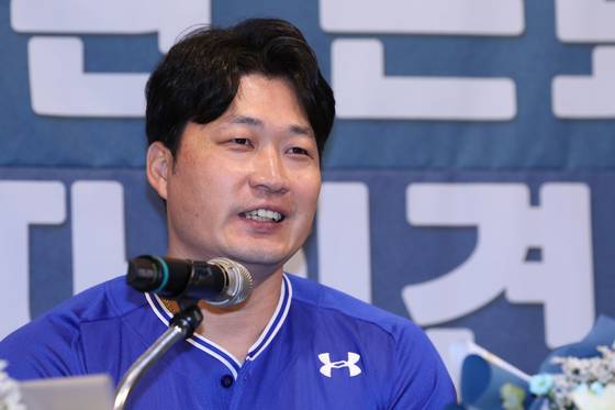 (서울=뉴스1) = 올 시즌을 끝으로 은퇴하는 삼성 라이온즈 투수 오승환이 7일 인천시 연수구 오라카이 송도파크호텔에서 열린 은퇴 기자회견에서 소감을 밝히고 있다. (삼성 라이온즈 제공, 재판매 및 DB 금지) 2025.8.7/뉴스1