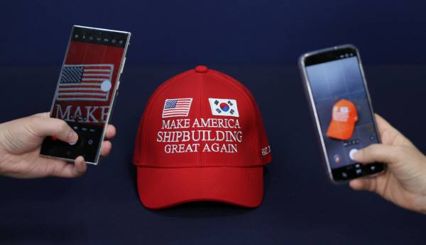 대통령실이 지난 3일 공개한 ‘마스가(MASGA·Make American Shipbuilding Great Again)’ 모자. 마스가는 한미 관세협상 때 조선 분야 협력 내용을 압축적으로 전달하기 위해 산업통상자원부가 만든 슬로건이다. 연합뉴스