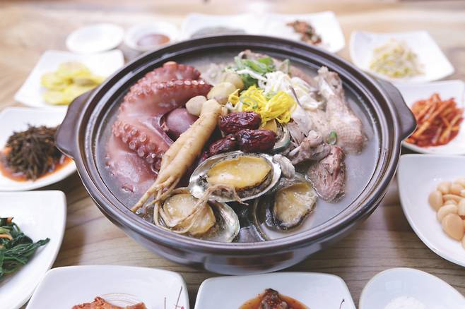 남도보양식인 회춘탕 요리 / 사진=전라남도 제공