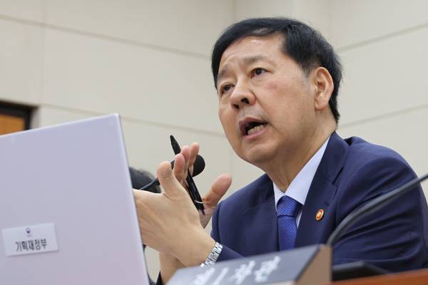 ▲ 구윤철 경제부총리 겸 기획재정부 장관이 8월6일 국회 기획재정위원회 전체회의에서 배당소득 분리과세 관련 현안 질의에 답하고 있다. ⓒ연합뉴스