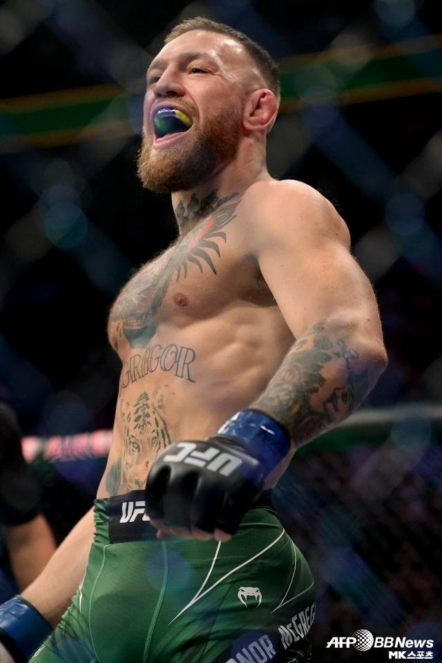 브라운은 “맥그리거는 이렇게 생각했을 것이다. ‘이렇게 많은 돈을 벌었는데 이제는 뭘 해야 하지?’라고 말이다. 나는 그 정도의 돈을 벌어본 적이 없다. 하지만 그런 부자들을 꽤 많이 아는 편인데 같은 이야기를 하더라. 일정 수준 이상의 돈을 갖게 되면 삶의 목적을 찾기가 훨씬 어려워진다. 그렇기에 좋은 친구, 가족이 곁에 있어야 한다. 그때부터는 무엇을 해야 할지 모르니 말이다. 이미 성공했기에 그렇다”고 설명했다. 사진=AFPBBNews=News1