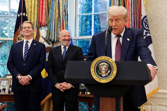 (워싱턴 로이터=뉴스1) 김지완 기자 = 6일(현지시간) 도널드 트럼프 미국 대통령이 백악관에서 1000억 달러 규모의 애플 투자 계획을 발표하는 행사에서 발언하고 있다. 2025.08.06  ⓒ 로이터=뉴스1  Copyright (C) 뉴스1. All rights reserved. 무단 전재 및 재배포,  AI학습 이용 금지. /사진=(워싱턴 로이터=뉴스1) 김지완 기자