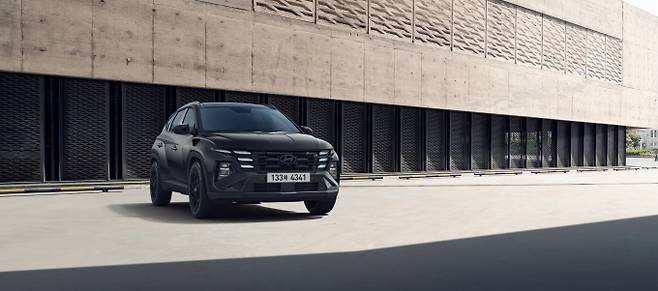 현대차가 연식변경 모델 2026 투싼을 출시했다. 사진은 2026 투싼 블랙 익스테리어. /사진=현대차