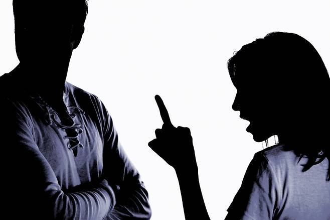예식날 남편의 불륜 사실을 알게 된 아내의 사연이 공개됐다. /자료사진=클립아트코리아
