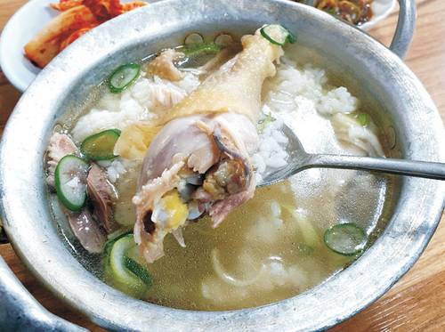 닭진미강원집의 닭곰탕
