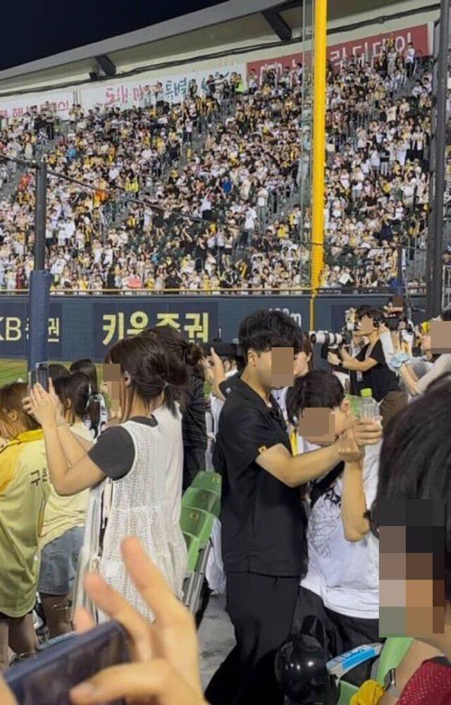 관람객 제공