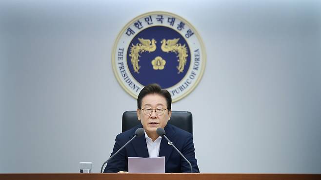 이재명 대통령이 지난달 30일 서울 용산 대통령실 청사에서 열린 비상경제점검 태스크포스(TF) 3차 회의에서 발언하고 있다. [연합]