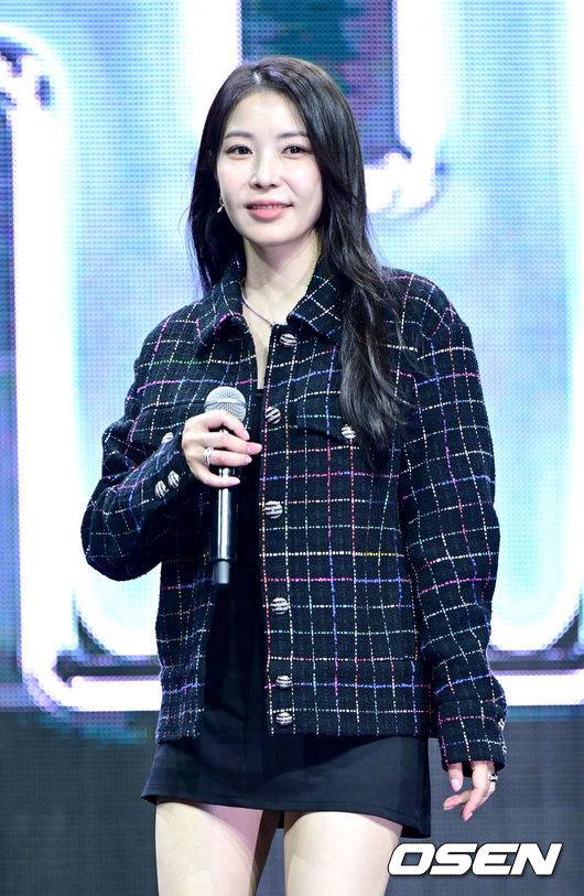 [OSEN=최규한 기자] 4일 오후 서울 한남동 블루스퀘어 마스터카드홀에서  ‘NCT WISH’(엔시티 위시) 데뷔 기념 쇼케이스가 열렸다.타이틀 곡 ‘WISH’는 올드스쿨 힙합을 기반으로 한 미디엄 템포의 댄스 곡으로,&nbsp;다이내믹하고 파워풀한 구성의 안무와 소원을 비는 포인트 제스처 등이 어우러진 퍼포먼스는 곡의 분위기와 어울리는 힘차고 패기 넘치는 매력을 느낄 수 있다.가수 보아가 NCT WISH(엔시티 위시) 프로듀서로 나서 인사말을 전하고 있다. 2024.03.04 / dreamer@osen.co.kr