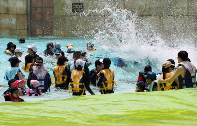 국내 한 워터파크 파도풀(기사 내용과 관련 없습니다). 뉴스1
