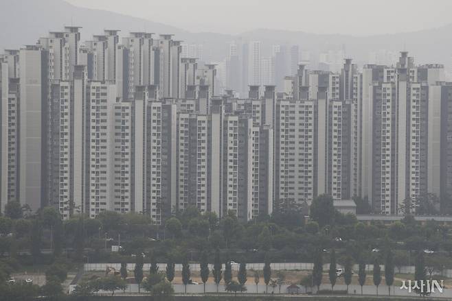 <안녕이라 그랬어>에 실린 ‘좋은 이웃’은 아파트를 배경으로 한다. 사진은 서울의 한 아파트 단지. ⓒ시사IN 이명익