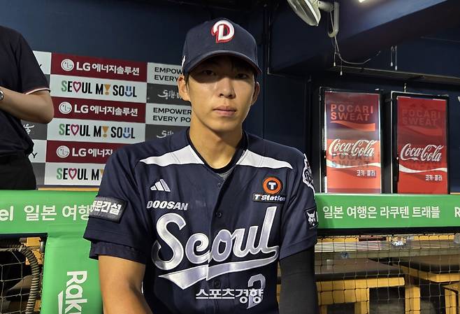 두산 김민석이 6일 잠실 LG전을 마치고 인터뷰하고 있다. 유새슬 기자