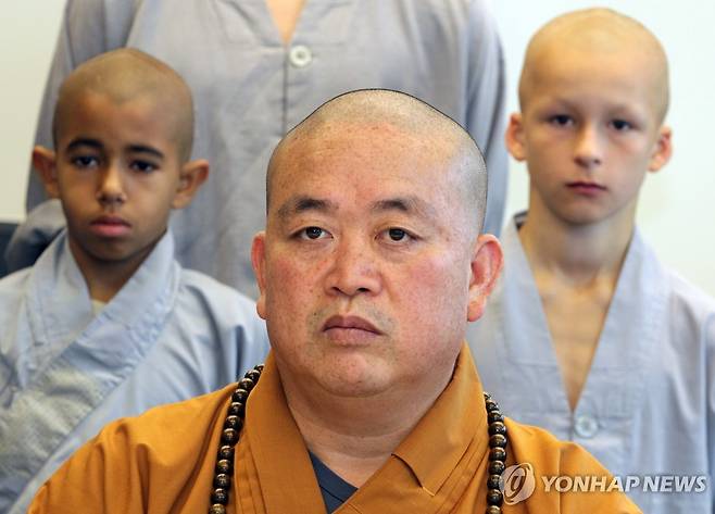 체포된 소림사 주지 스융신 [EPA 연합뉴스 자료사진]
