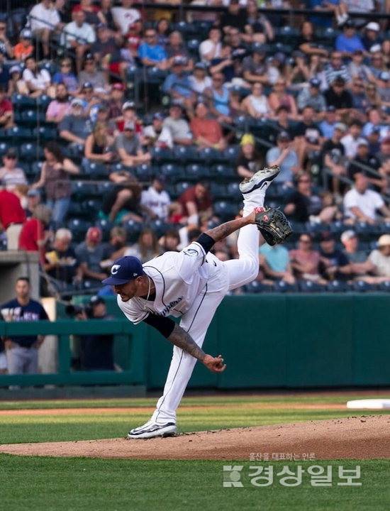 ▲ 롯데자이언츠가 영입한 새 외인 투수 빈스 벨라스케즈. 롯데자이언츠 제공