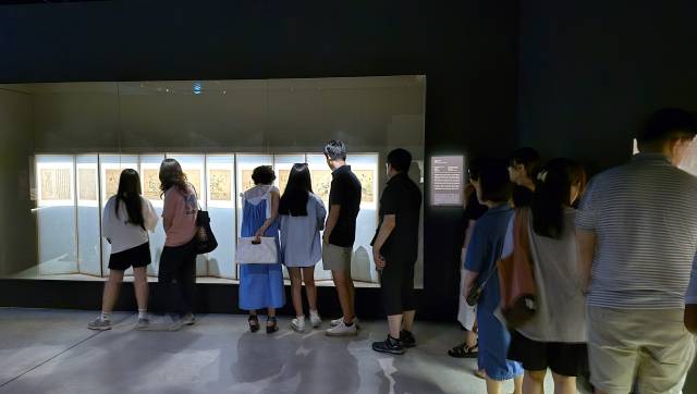 대구간송미술관을 찾은 관람객들이 조선시대 그림을 보기 위해 길게 줄지어 서 있다. 남태우 기자