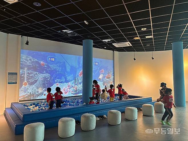 정남진 물과학관 체험 프로그램에 참여하고 있는 어린이들. 정남진 물과학관 제공