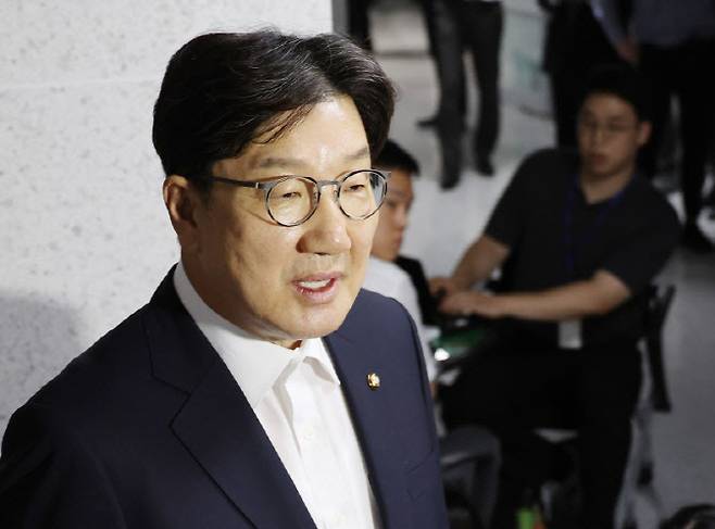 지난달 18일 압수수색 관련 발언하는 권성동 의원 (사진=연합뉴스)