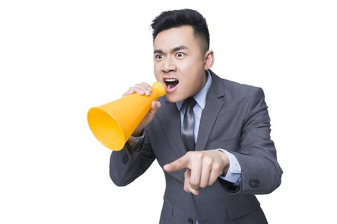 대화를 이어가기 위해서는 낙인보다는 이해와 관용이 더 필요하다. [사진= 게티이미지뱅크]