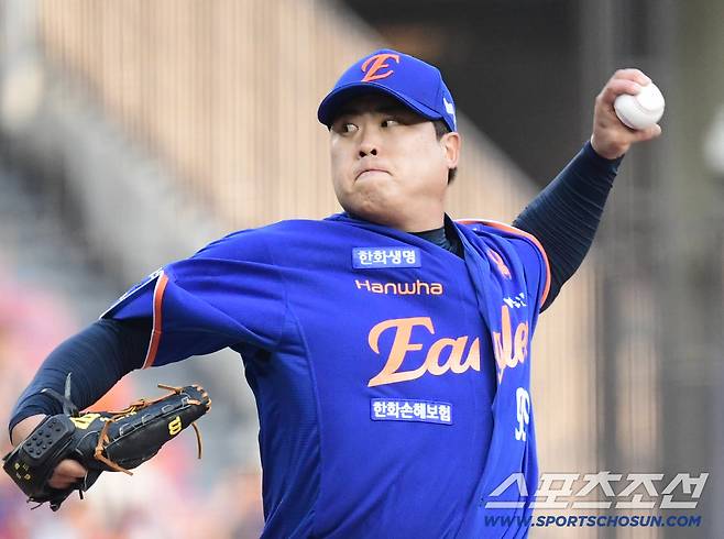 8일 잠실야구장에서 열린 LG와 한화의 경기. 선발 투구하고 있는 한화 류현진. 잠실=송정헌 기자songs@sportschosun.com/2025.08.08/