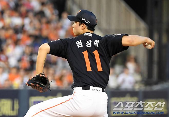 23일 잠실구장에서 열린 두산 베어스와 한화 이글스의 경기. 한화 엄상백이 역투하고 있다. 잠실=박재만 기자 pjm@sportschosun.com/2025.07.23/