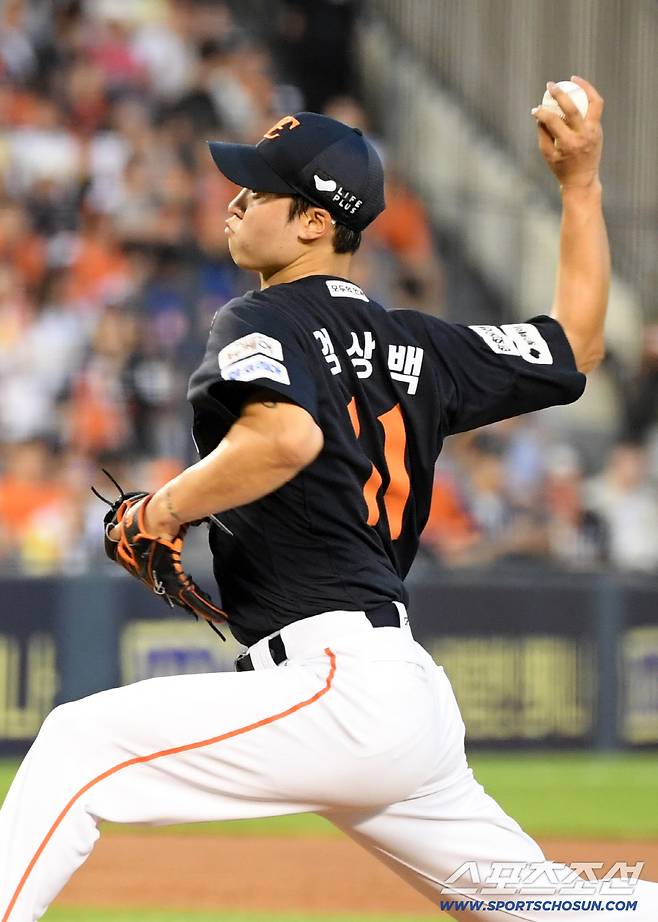 23일 잠실구장에서 열린 두산 베어스와 한화 이글스의 경기. 한화 엄상백이 역투하고 있다. 잠실=박재만 기자 pjm@sportschosun.com/2025.07.23/