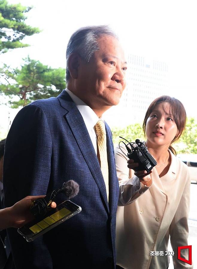언론사 단전·단수, 위증, 내란중요임무종사 등 혐의를 받는 이상민 전 행정안전부장관이 25일 서울 서초동 내란 특검팀(특별검사 조은석)에 출석하고 있다. 2025.7.25 조용준 기자
