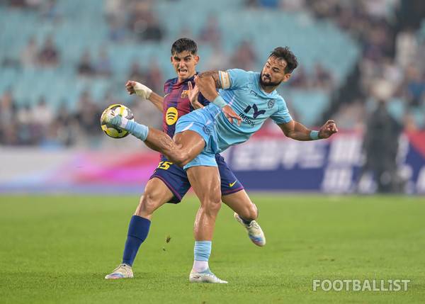 제라르 마르틴(왼쪽, 바르셀로나), 세징야(대구FC). 서형권 기자
