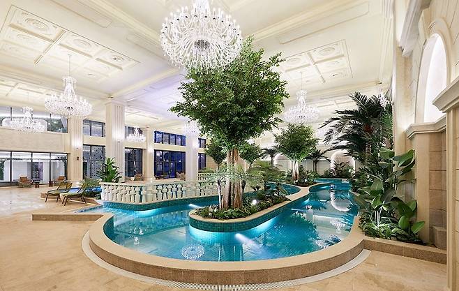 수도권 한 신축 아파트 단지의 실내 수영장. 사진=DK아시아