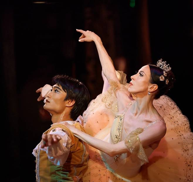 지난달 19일, <잠자는 숲속의 미녀> 중 김기민과 빅토리야 테레시키나. Alexander Neff ©Mariinsky Theatre