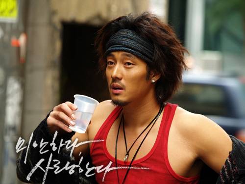 A scene from the KBS romance drama series ″I'm Sorry, I Love You″ (2004), starring actor So Ji-sub, shown here, whose character is referred to by his love interest as ajeossi, or middle-aged man [KBS]