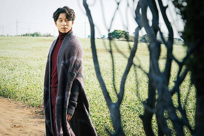 A scene from the tvN fanatsy romance series ″Guardian: The Lonely and Great God″ (2016-17), starring actor Gong Yoo, shown here, whose character is referred to by his love interest as ajeossi, or middle-aged man [TVN]