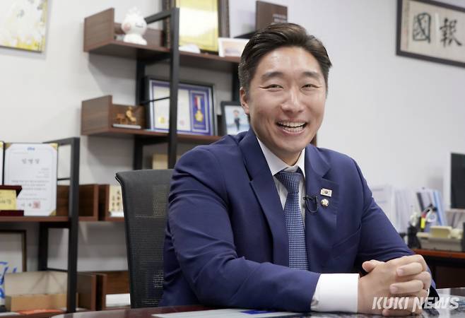 김용만 더불어민주당 의원이 지난달 1일 국회 의원회관에서 쿠키뉴스와 인터뷰하고 있다. 박효상 기자