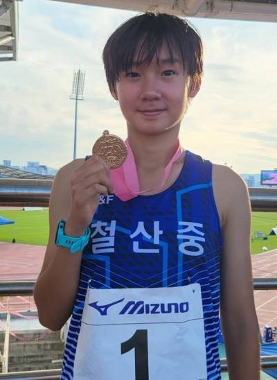 제54회 추계 전국중·고육상대회 여중부 3천m 경보 시즌 3관왕 정채연.철산중 제공