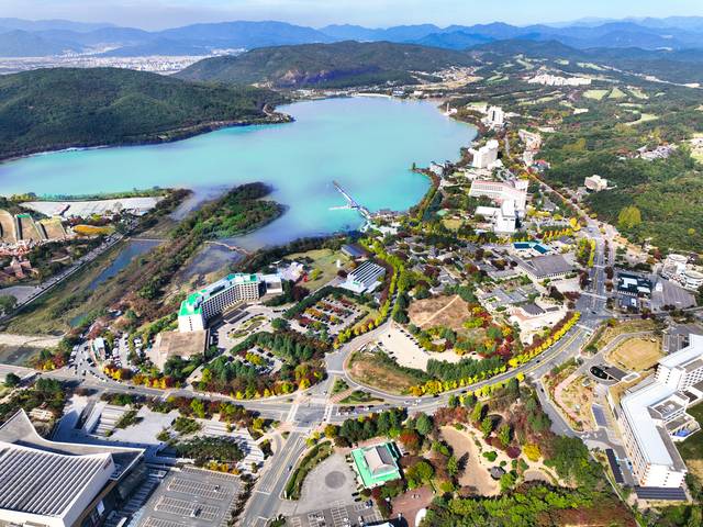 10월 말 APEC 정상회의가 개최될 경북 경주 보문관광단지 전경. 정상회의 품격을 높이기 위해 경관 개선 작업이 진행되고 있다.  경북도청 제공