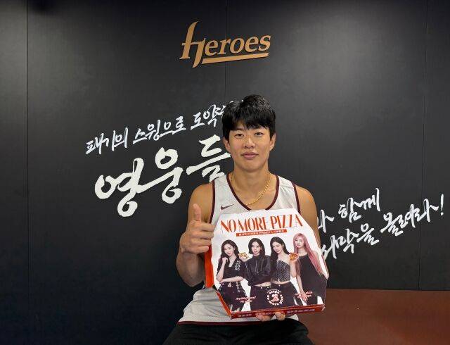 키움 히어로즈 송성문이 선수단과 구단 관계자에 피자를 쐈다./키움 히어로즈
