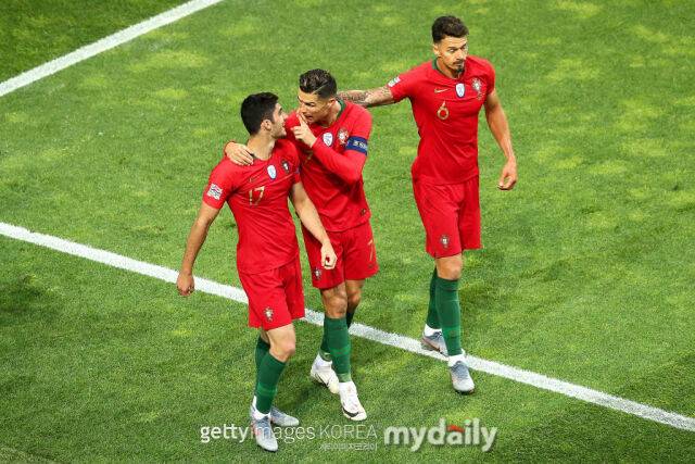 곤살루 게드스(왼쪽)와 크리스티아누 호날두. /게티이미지코리아