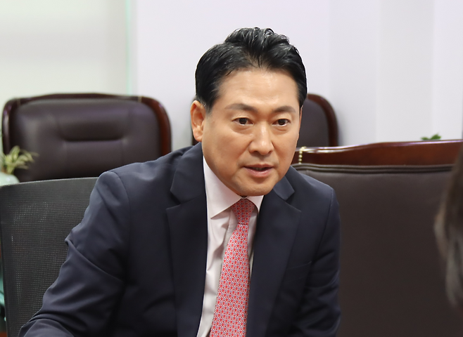 장동혁 국민의힘 당대표 후보가 지난 5일 국회 의원회관에서 헤럴드경제와 인터뷰를 진행하고 있다.