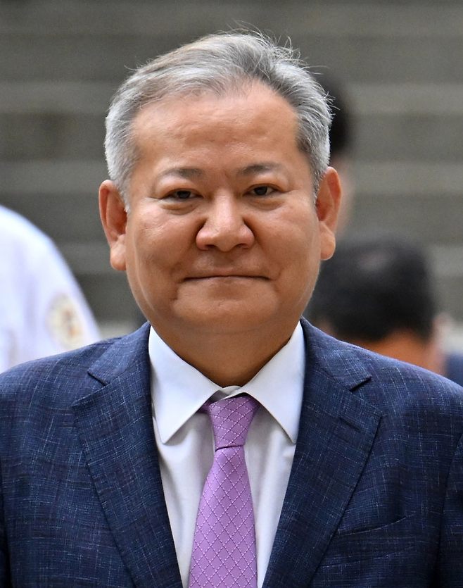 12·3 비상계엄 당시 ‘언론사 단전·단수’ 지시 의혹을 받는 이상민 전 행정안전부 장관이 지난달 31일 오후 서울 서초구 서울중앙지법에서 열린 구속 전 피의자 심문(영장실질심사)에 출석하고 있다. 임세준 기자