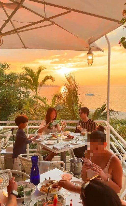 [서울=뉴시스] 배우 이시영이 미국의 한 식당에서 찍은 영상을 올린 뒤 비매너 시비에 휘말렸다. (사진=이시영 인스타그램 캡처) 2025.08.08. photo@newsis.com *재판매 및 DB 금지