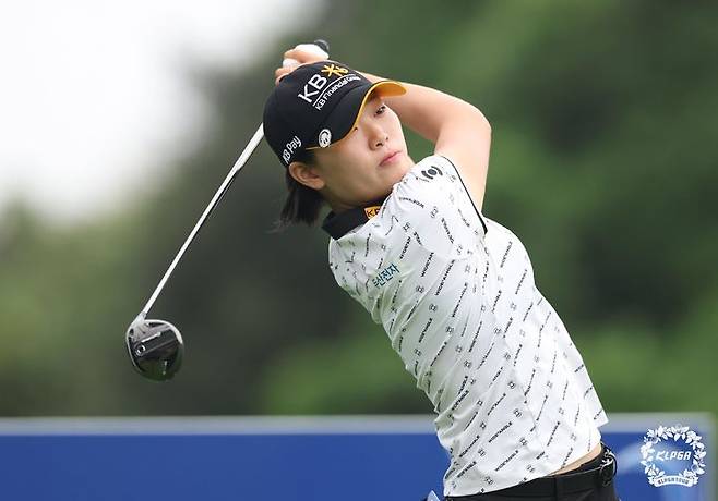 [서울=뉴시스] 8일 제주 서귀포 사이프러스 골프앤리조트에서 열린 제주삼다수 마스터스 2라운드 13번홀에서 방신실이 티샷을 하고 있다. (사진=KLPGA 제공) 2025.08.08. photo@newsis.com *재판매 및 DB 금지