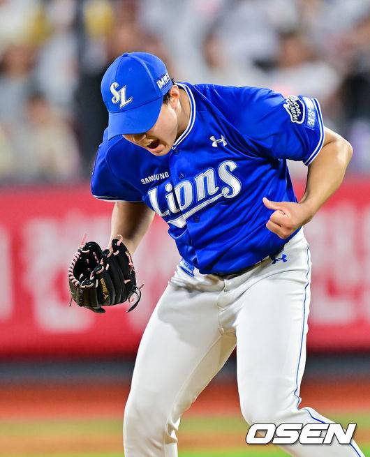 [OSEN=수원, 박준형 기자] 8일 오후 수원 KT위즈파크에서 ‘2025 신한 SOL BANK KBO리그’ KT 위즈와 삼성 라이온즈의 경기가 진행됐다.이날 KT는 소형준을, 삼성은 원태인을 선발투수로 내세웠다.8회말 2사 2루 삼성 배찬승 투수가 KT 김상수를 삼진아웃 잡은뒤 포효하고 있다.   2025.08.08 / soul1014@osen.co.kr
