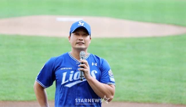 삼성 오승환이 7일 SSG가 마련한 은퇴 기념 행사에서 소감을 밝히고 있다. /사진=강영조 선임기자