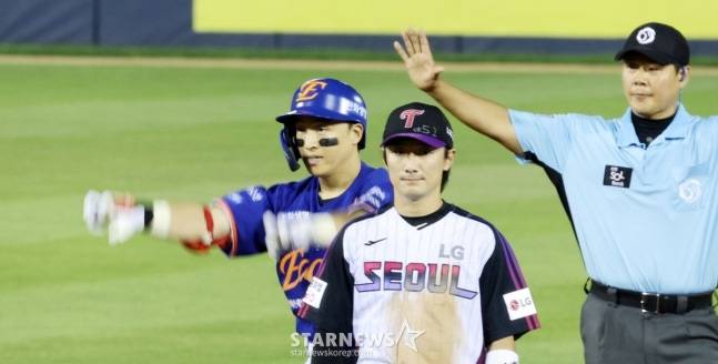 손아섭(왼쪽). /사진=강영조 선임기자