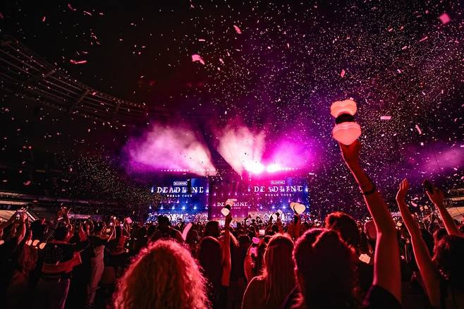 블랙핑크 이탈리아 공연때 멜로니 총리  딸 데리고  관람[K-EYES]