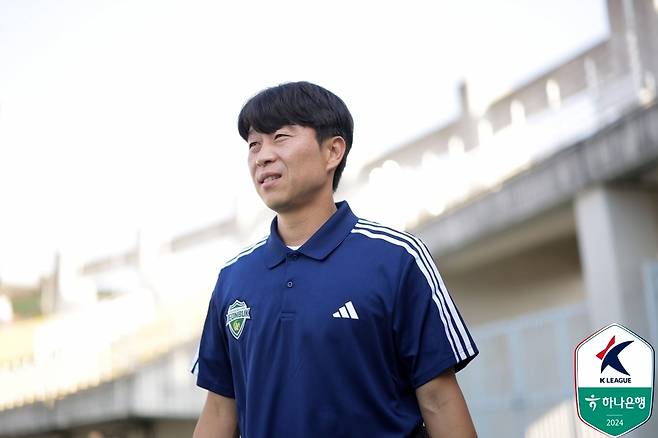 축구 선수의 길이 쉽지 않다는 것을 잘 아는 아버지 김두현은, 지금은 그저 즐거운 마음으로 운동 하길 바란다는 뜻을 전했다. (한국프로축구연맹 제공)