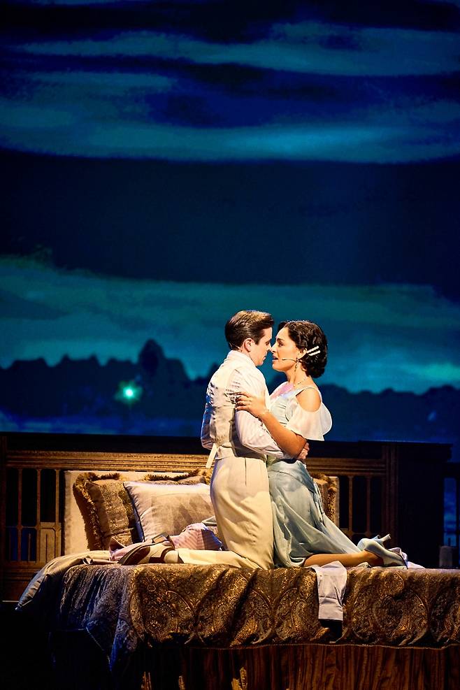 뮤지컬 '위대한 개츠비'에서 매트 도일(왼쪽)과 센젤 아마디 공연 장면(오디컴퍼니)